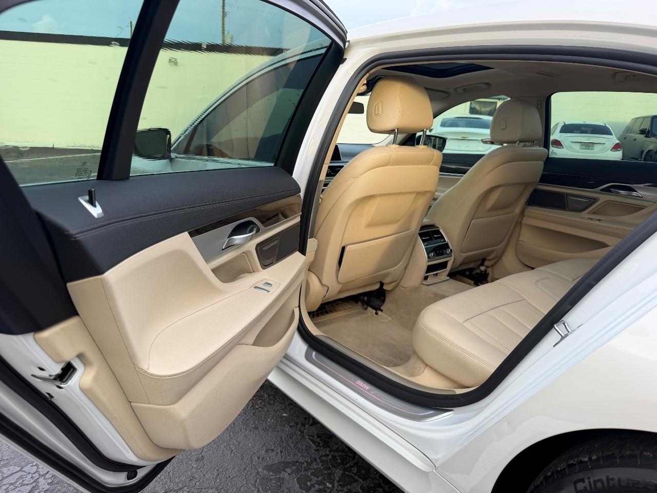 BMW 7-Series 740i 2019