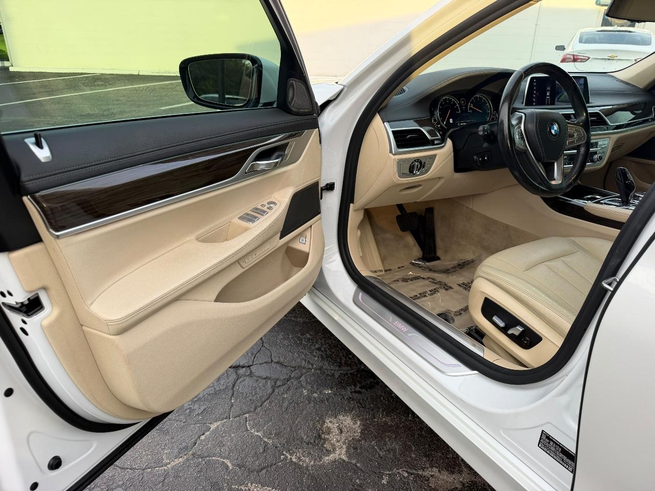 BMW 7-Series 740i 2019