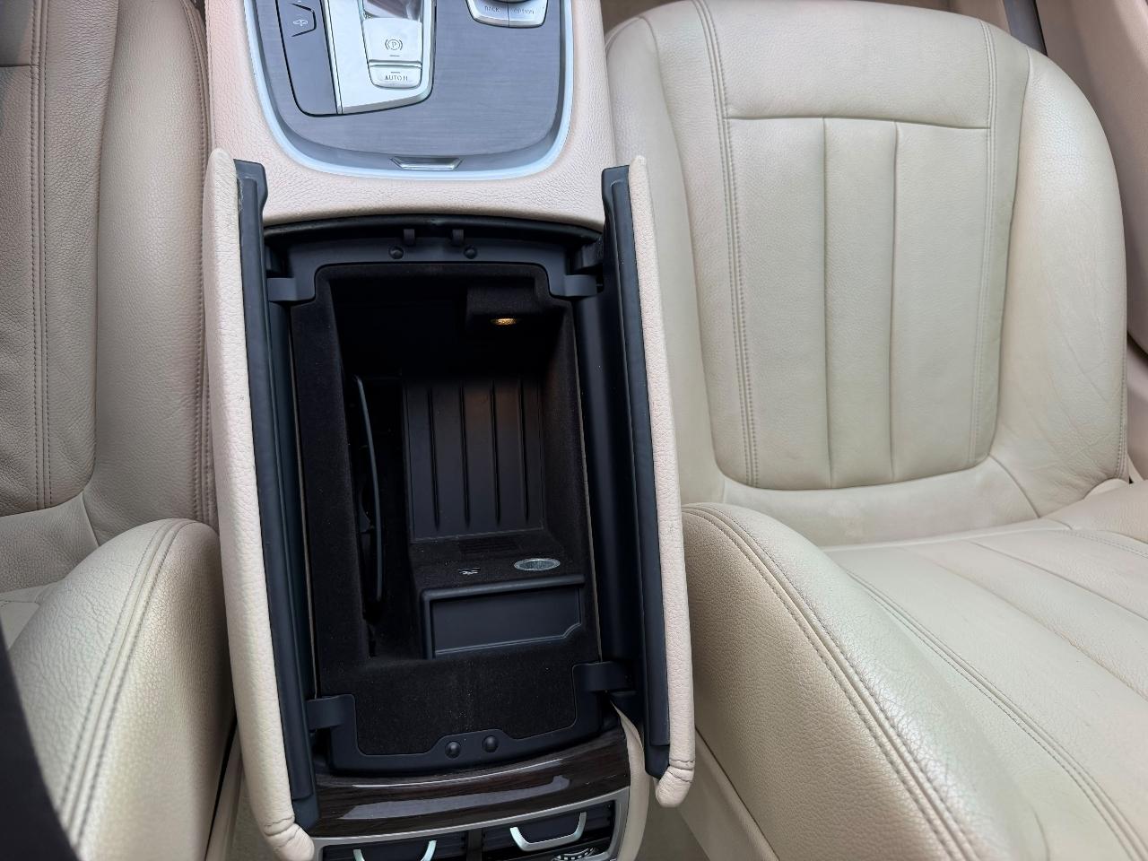 BMW 7-Series 740i 2019