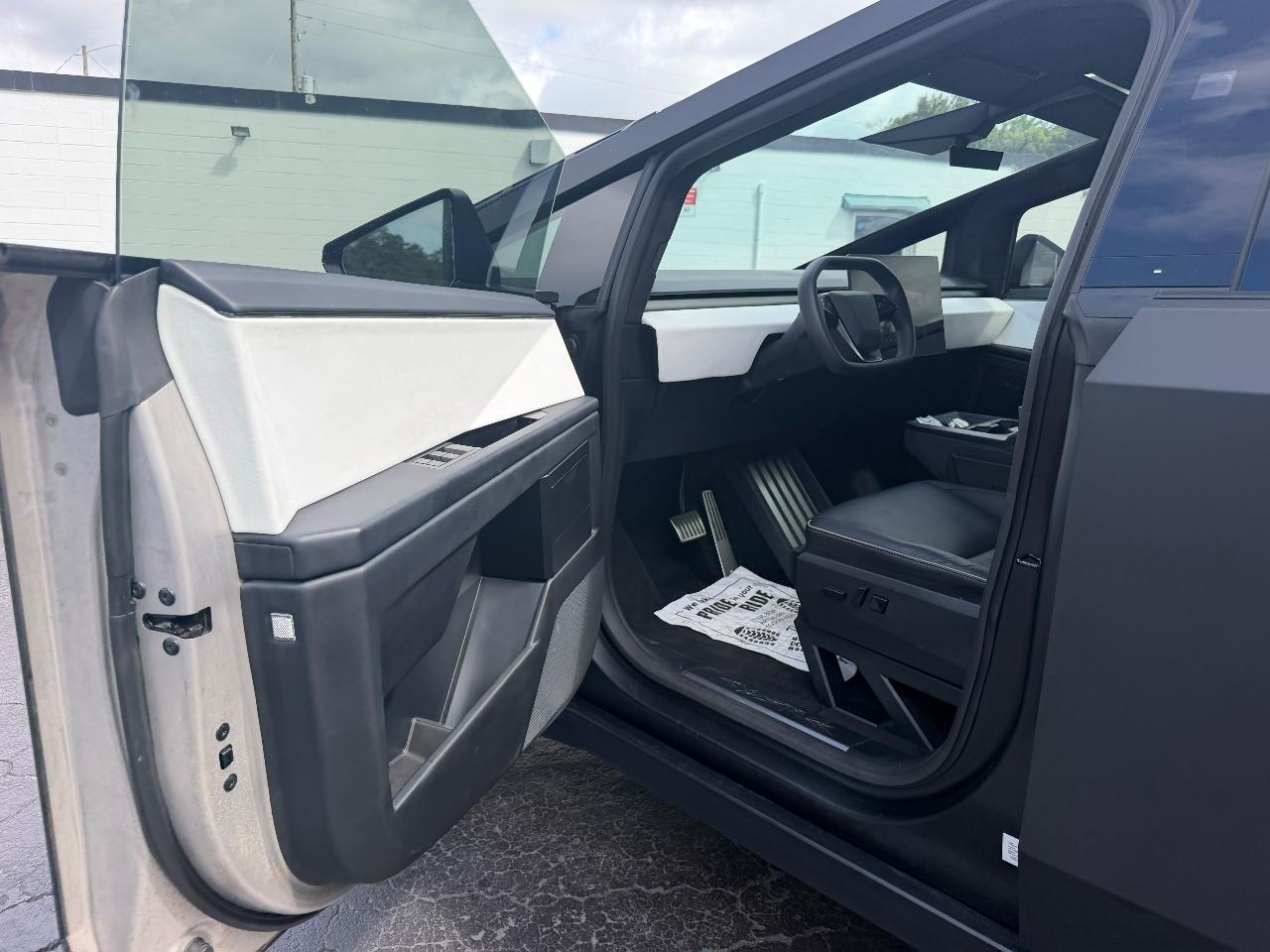Tesla Cybertruck Base 2024