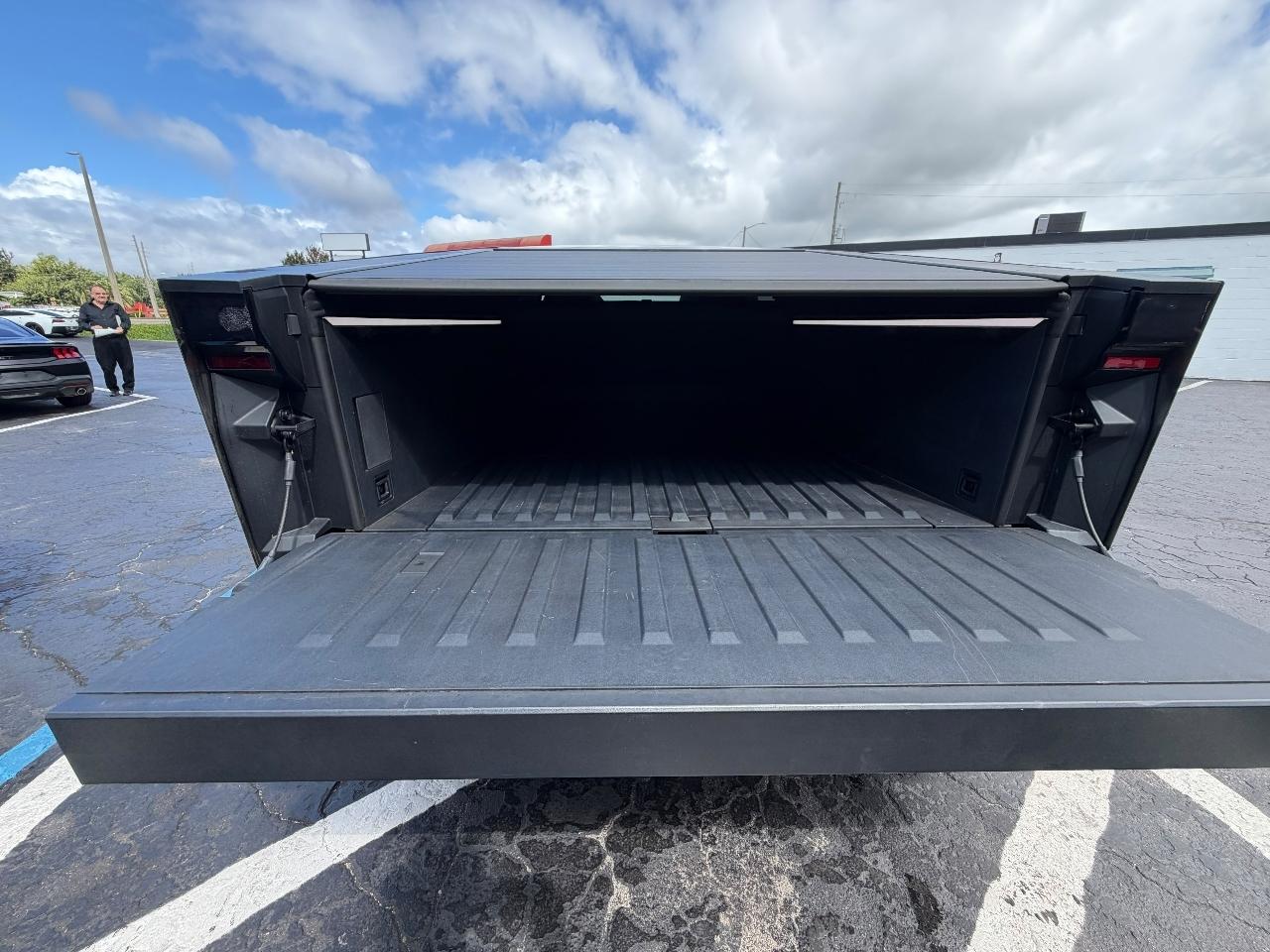 Tesla Cybertruck Base 2024
