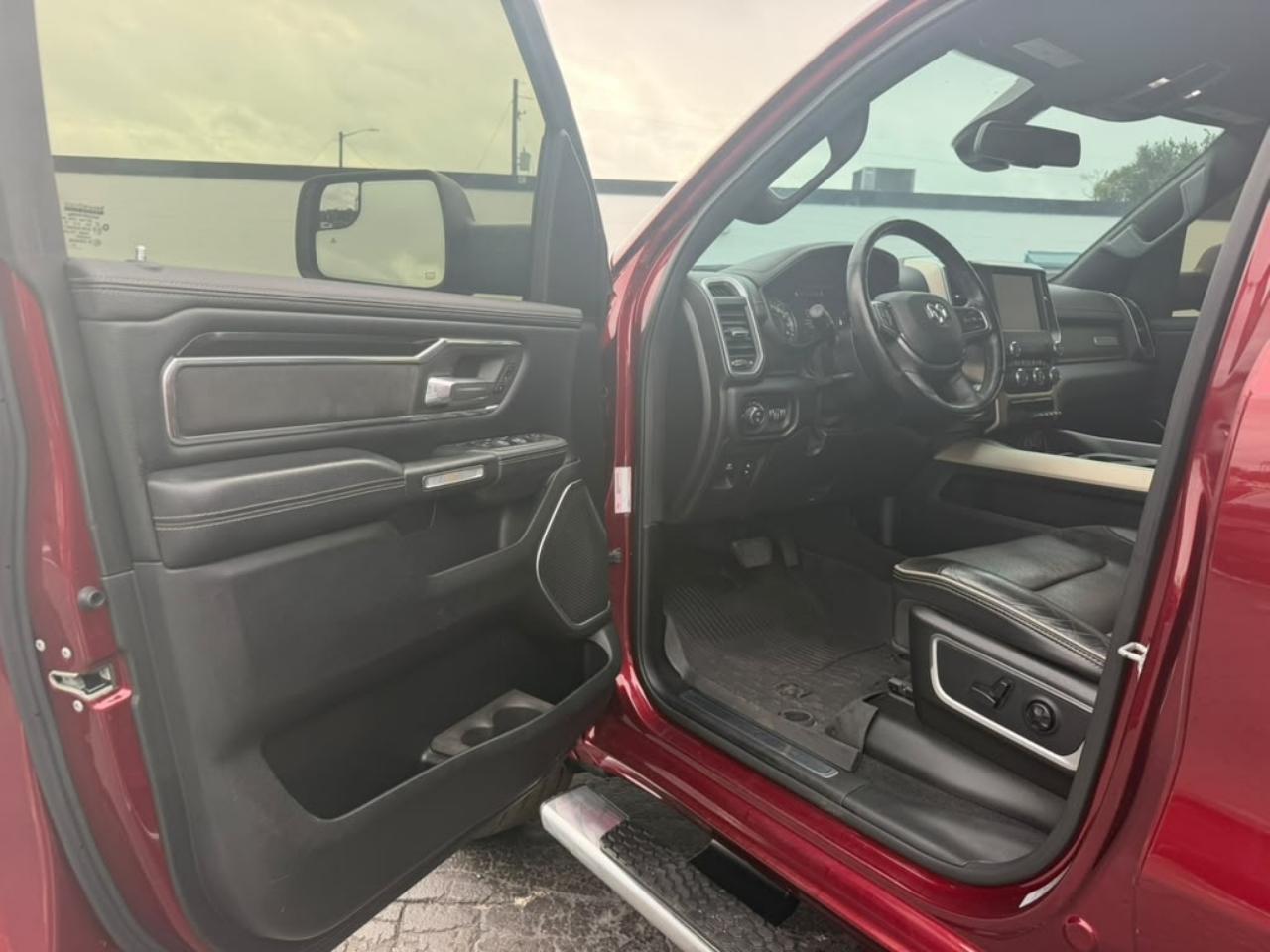 RAM 1500 Laramie Crew Cab SWB 4WD 2019