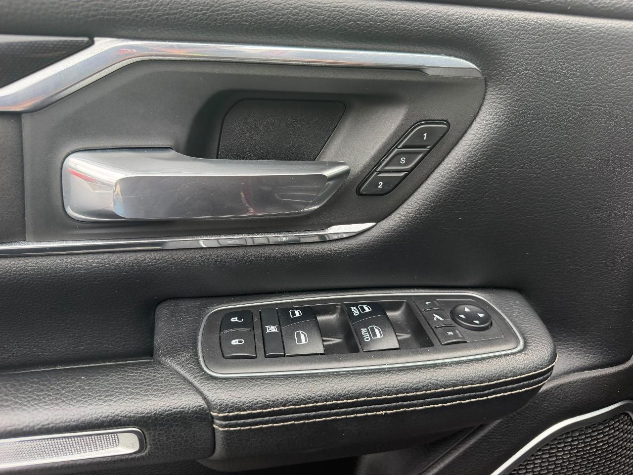 RAM 1500 Laramie Crew Cab SWB 4WD 2019