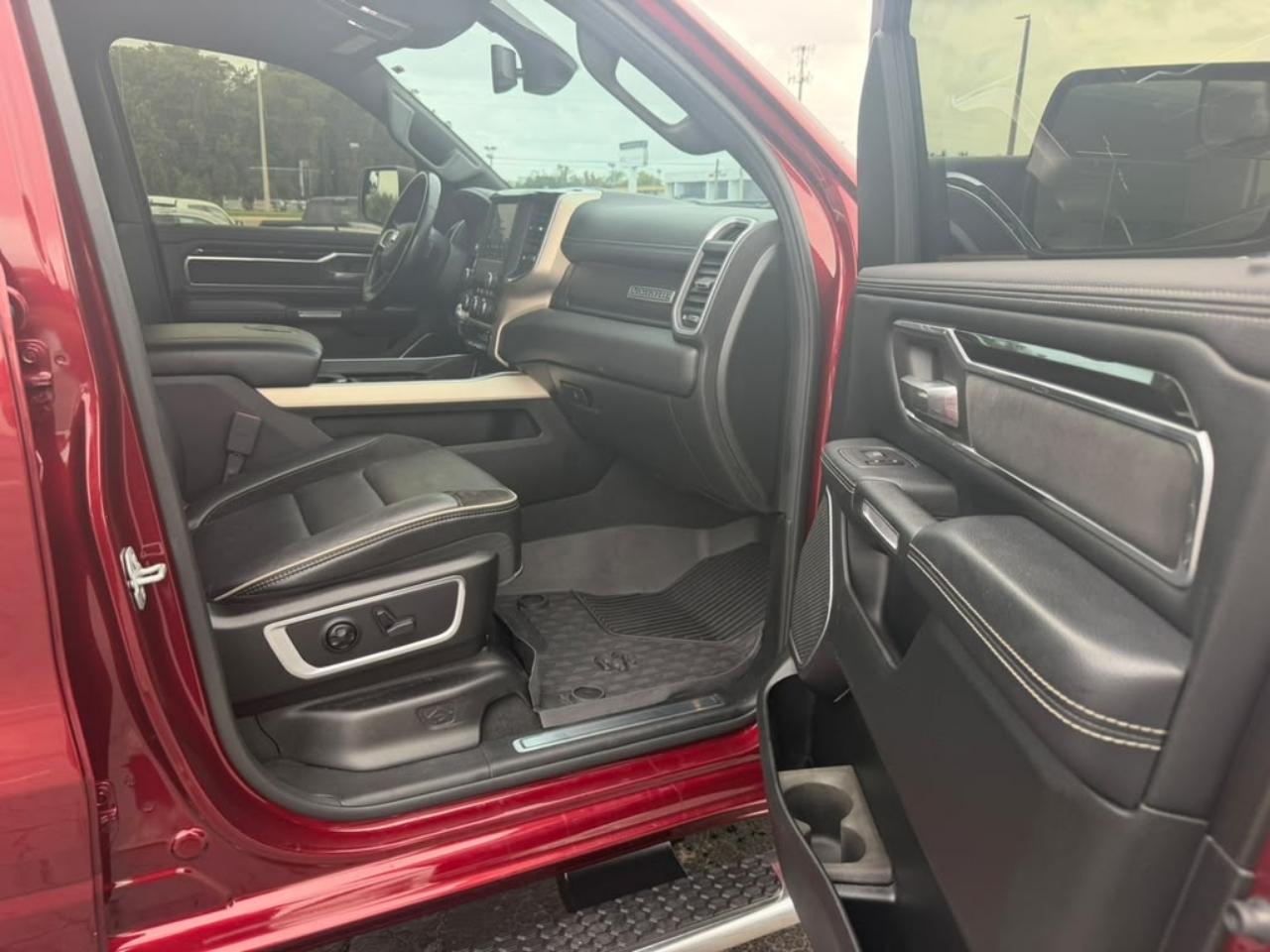 RAM 1500 Laramie Crew Cab SWB 4WD 2019