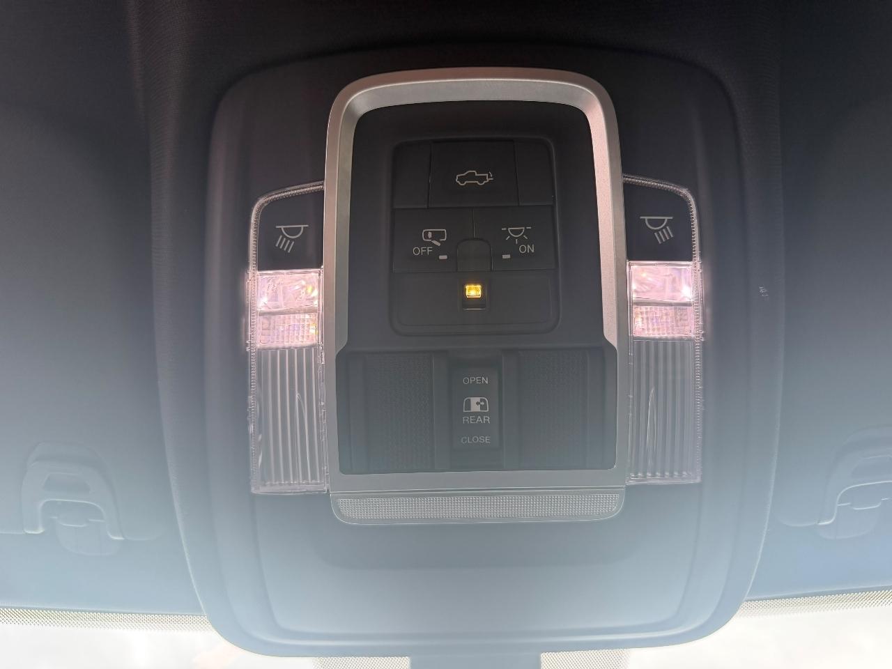 RAM 1500 Laramie Crew Cab SWB 4WD 2019