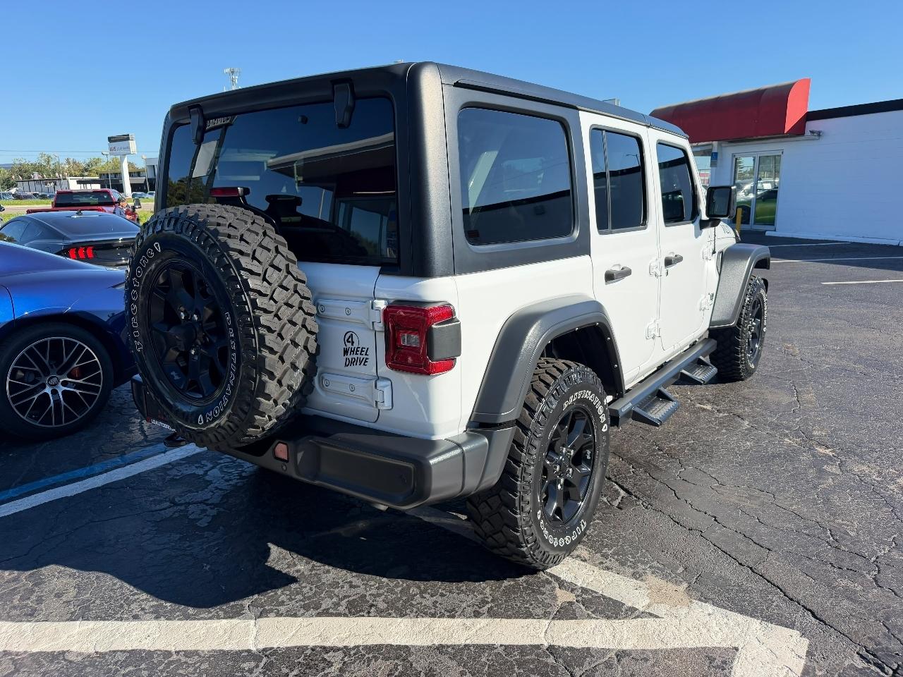 Jeep Wrangler Unlimited Sport 2023