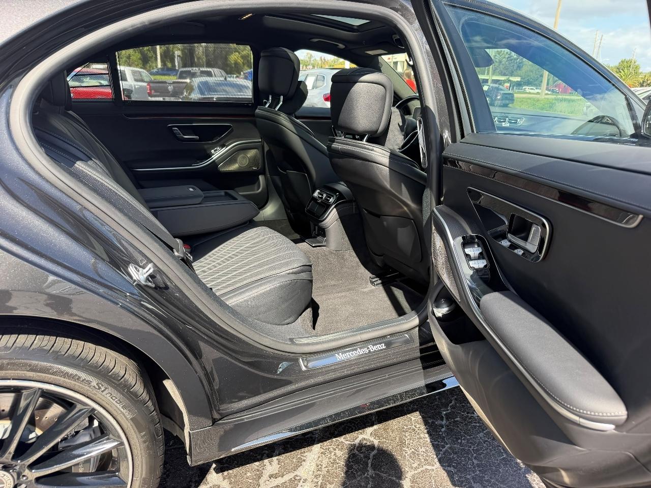 Mercedes-Benz S-Class S500 4MATIC 2023