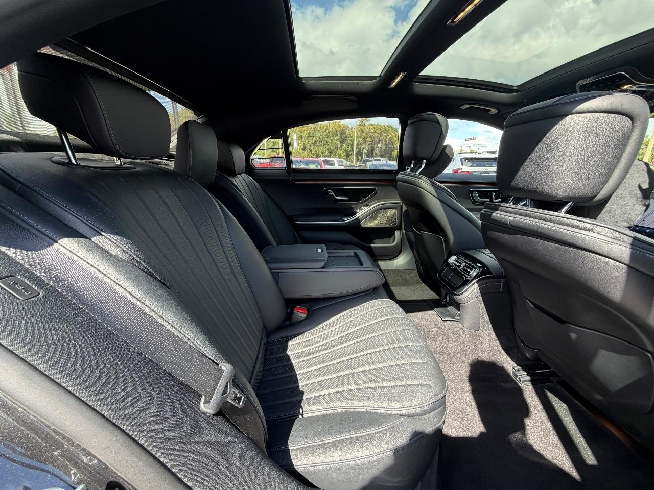 Mercedes-Benz S-Class S500 4MATIC 2023