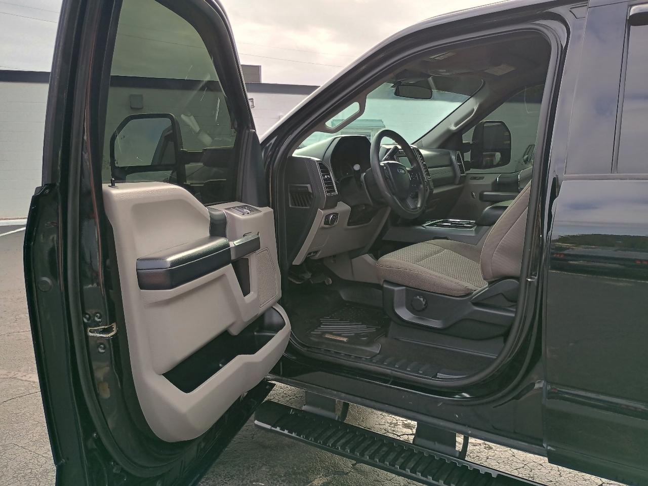 Ford F-250 SD XLT Crew Cab 4WD 2021