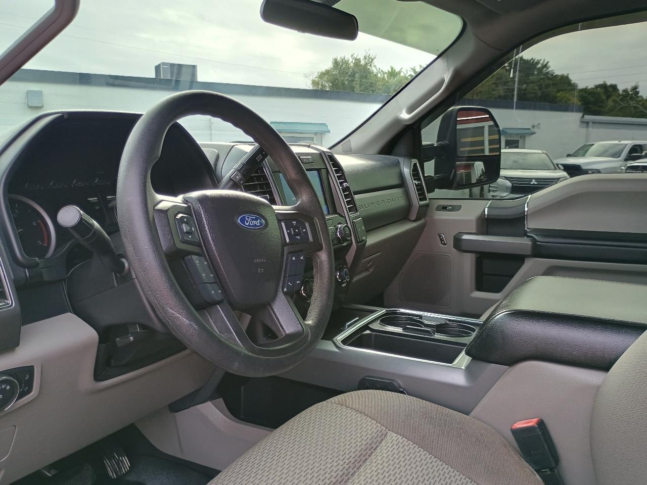 Ford F-250 SD XLT Crew Cab 4WD 2021