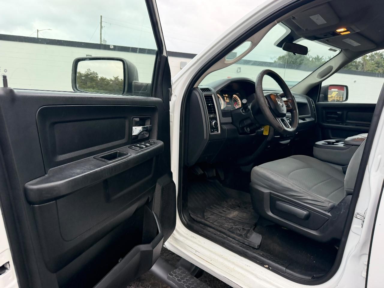 RAM 2500 Tradesman Crew Cab SWB 4WD 2017