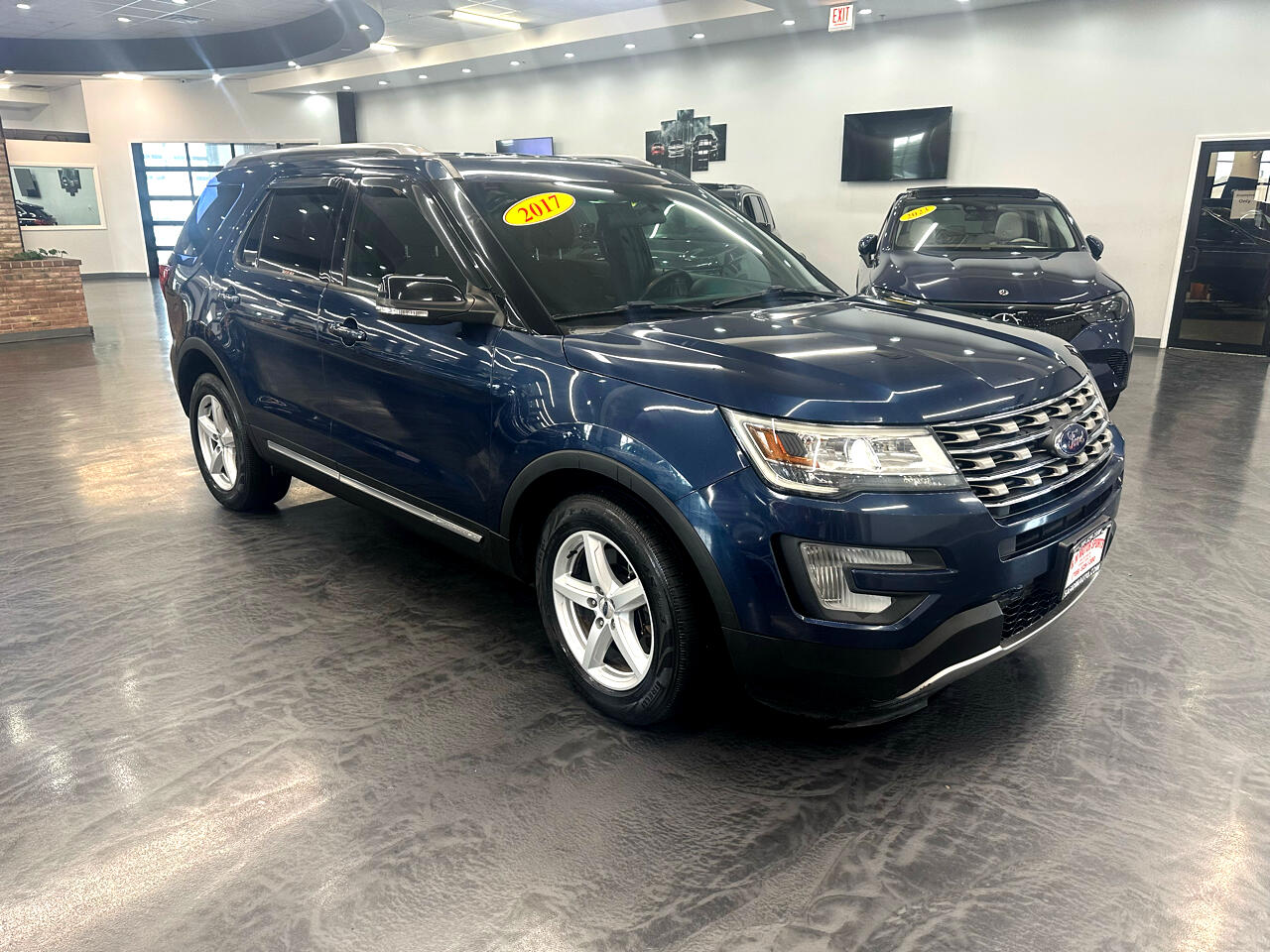 2017 Ford Explorer XLT photo 2