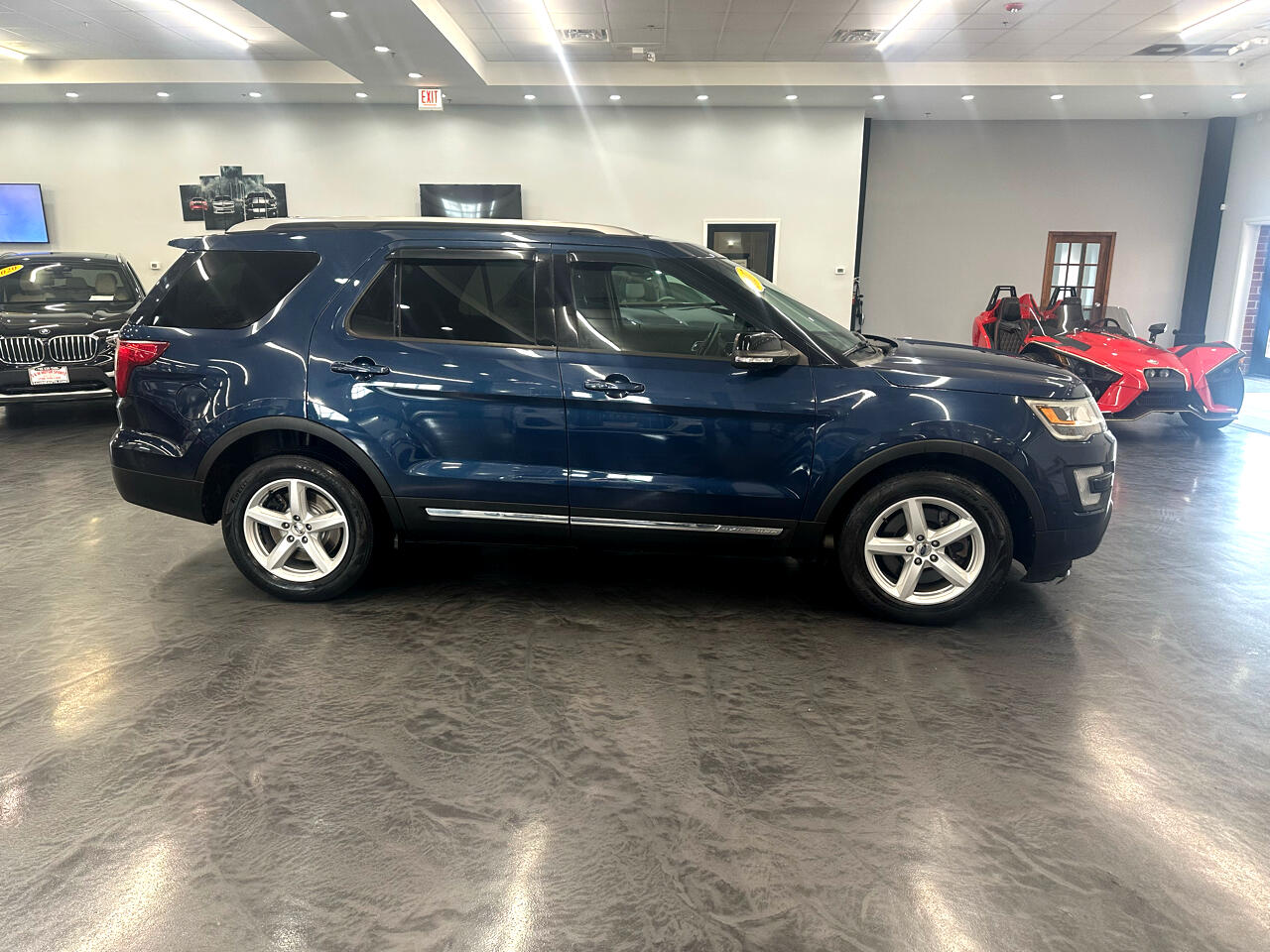 2017 Ford Explorer XLT photo 3