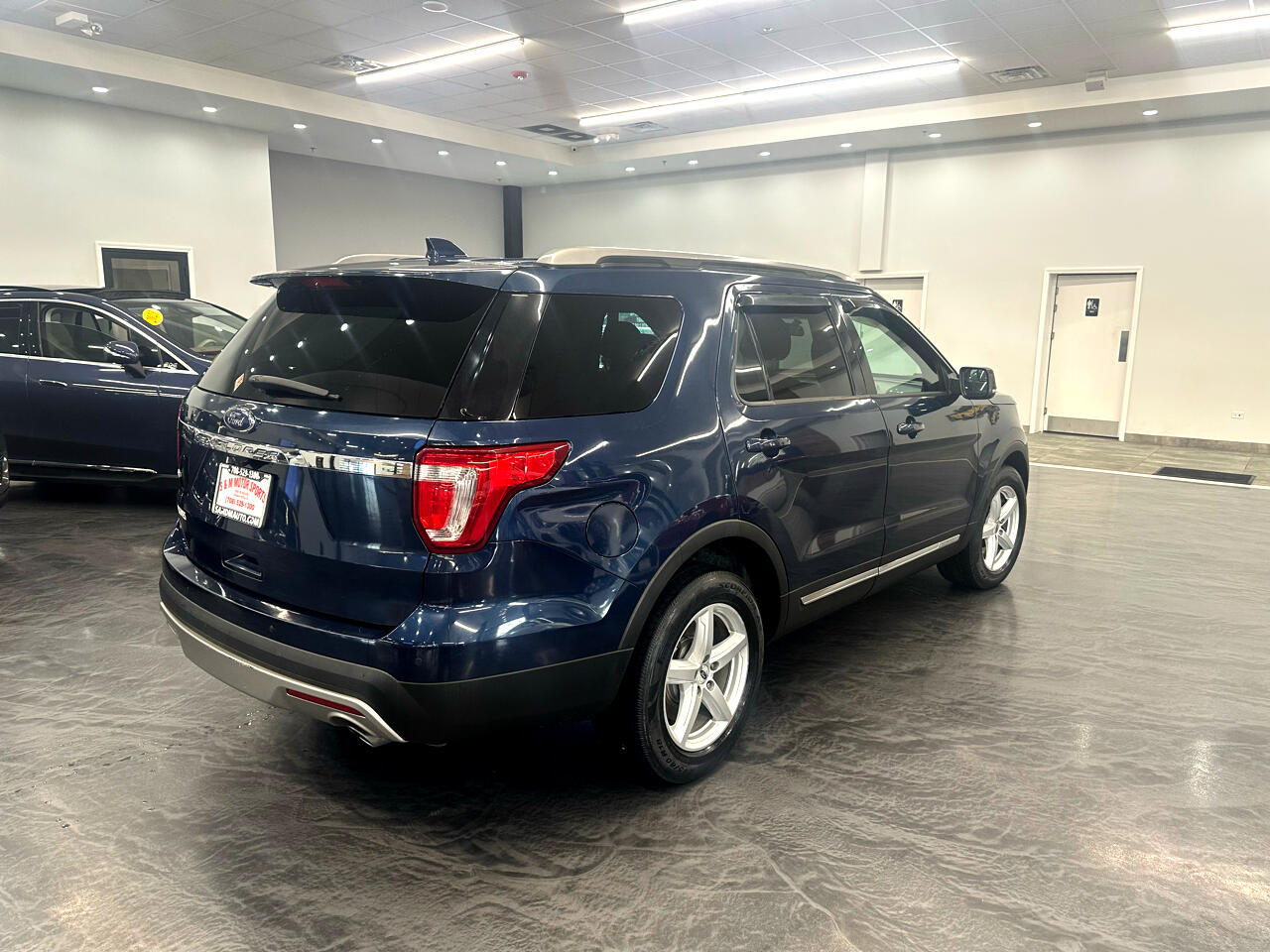 2017 Ford Explorer XLT photo 4