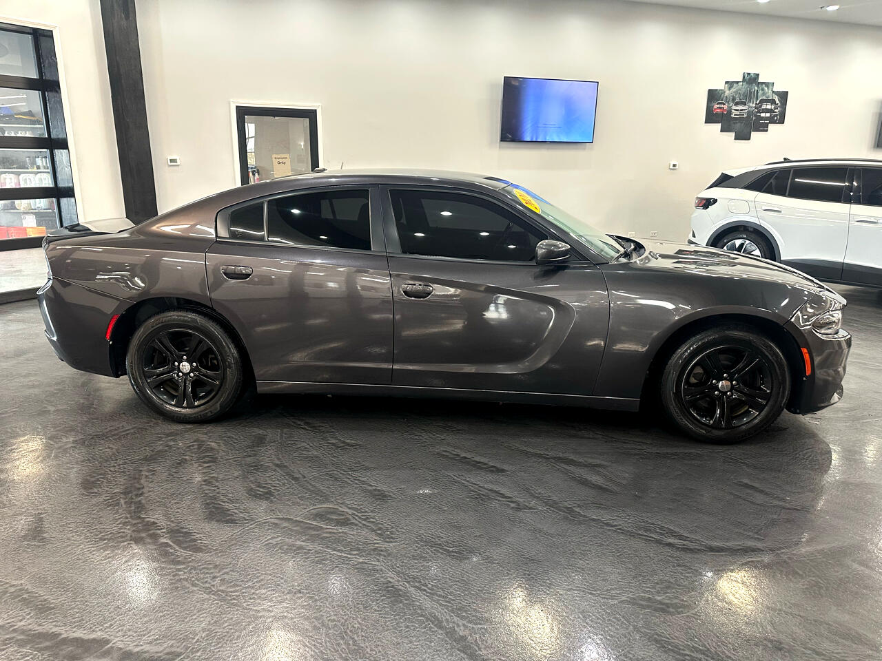 2020 Dodge Charger SXT photo 4