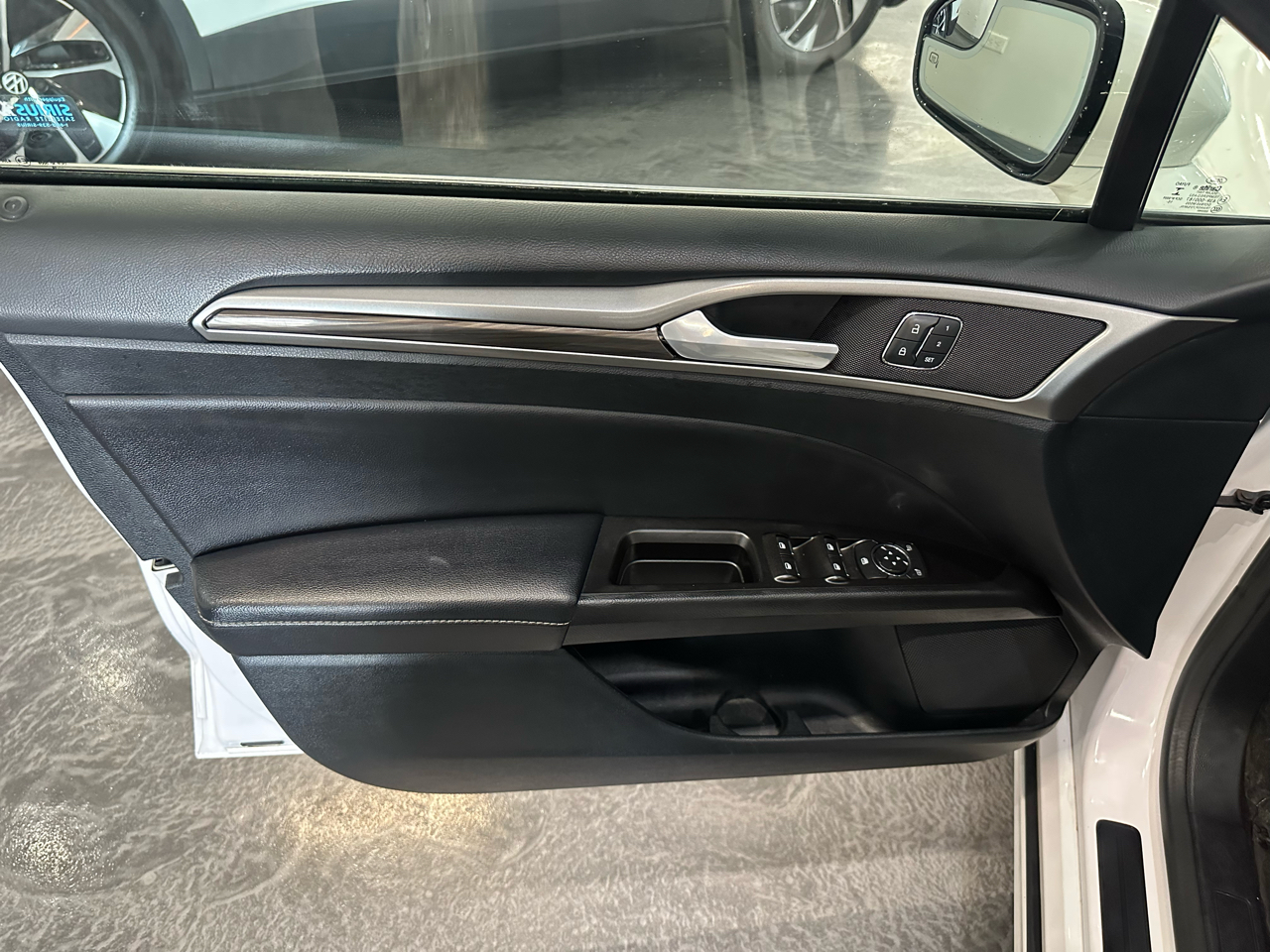 2017 Ford Fusion SE photo 9