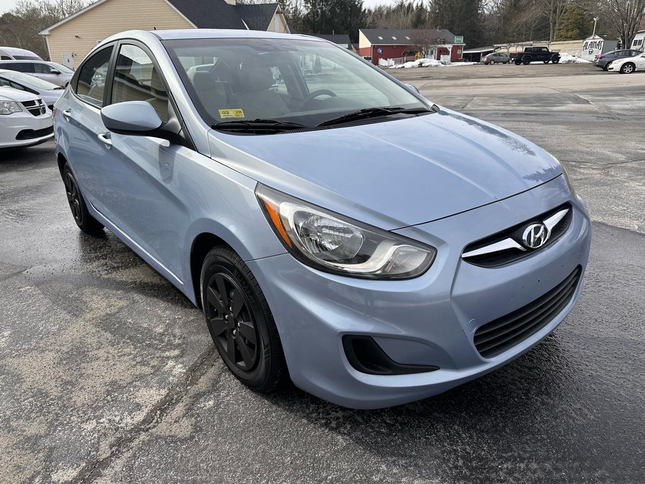 Hyundai Accent GLS 4-Door 2012