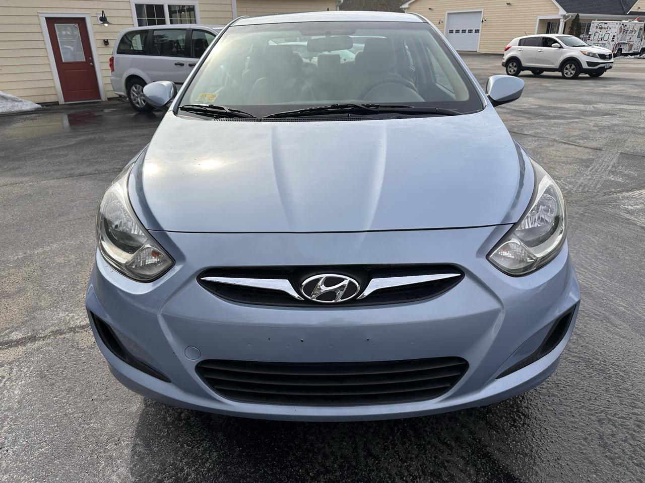 Hyundai Accent GLS 4-Door 2012
