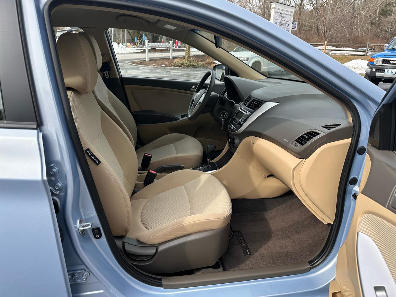 Hyundai Accent GLS 4-Door 2012