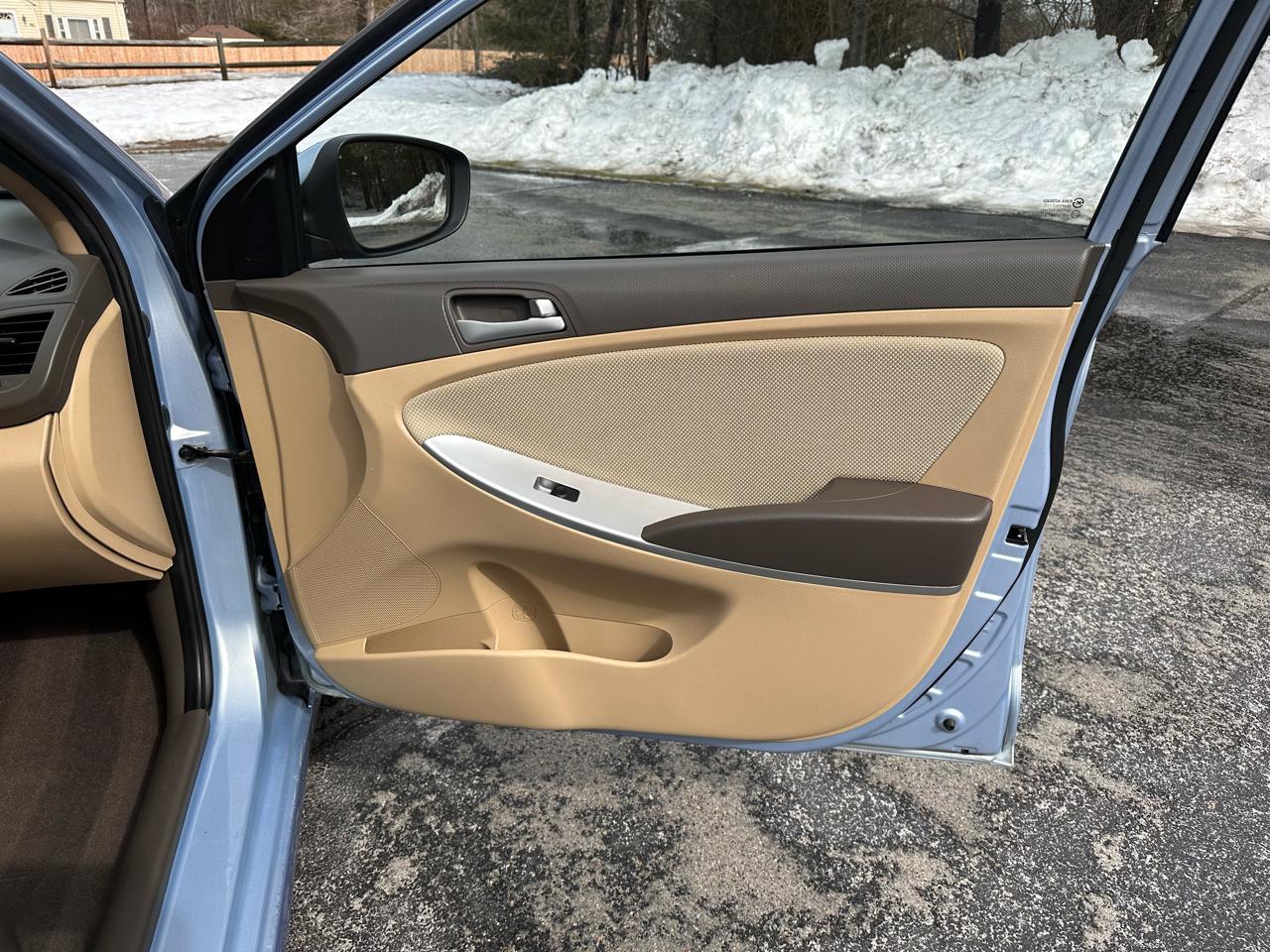 Hyundai Accent GLS 4-Door 2012