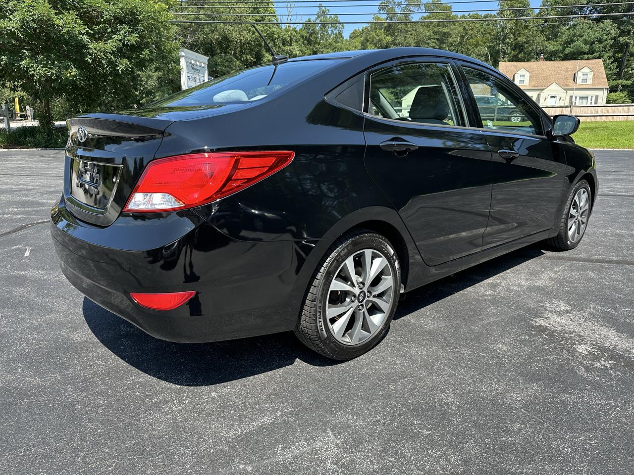 Hyundai Accent SE 4-Door 6A 2017