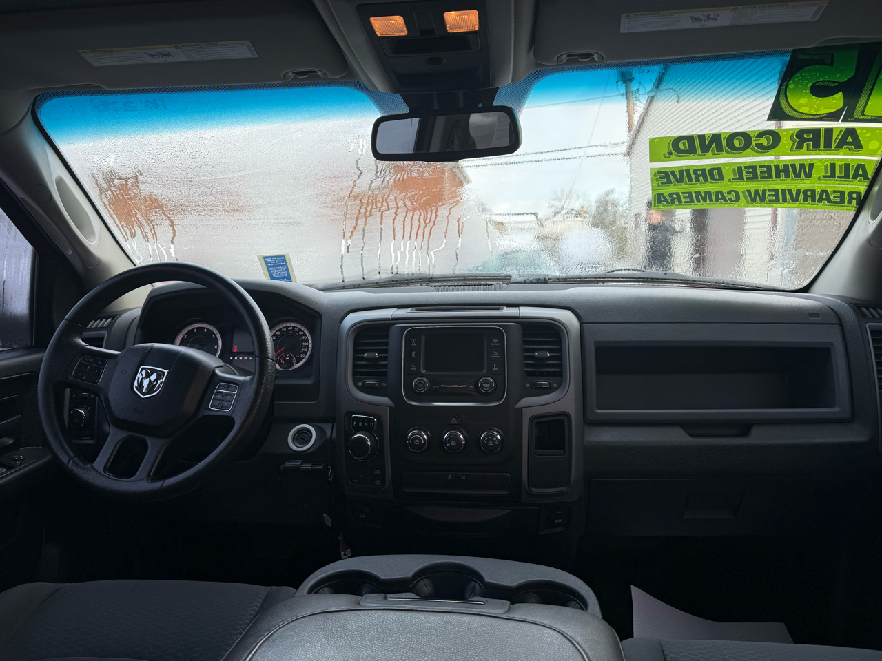 RAM 1500 4WD Crew Cab 140.5" Express 2015