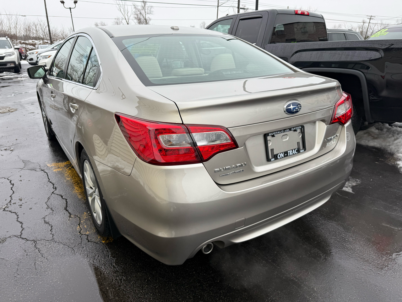 Subaru Legacy 4dr Sdn 2.5i Premium PZEV 2015