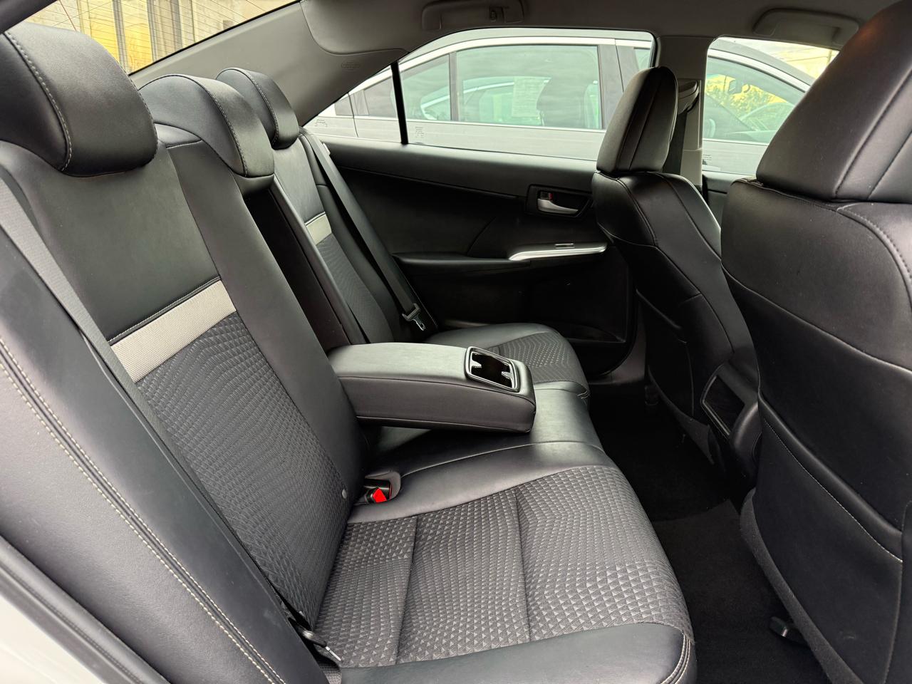 Toyota Camry 4dr Sdn I4 Auto XLE (Natl) 2013