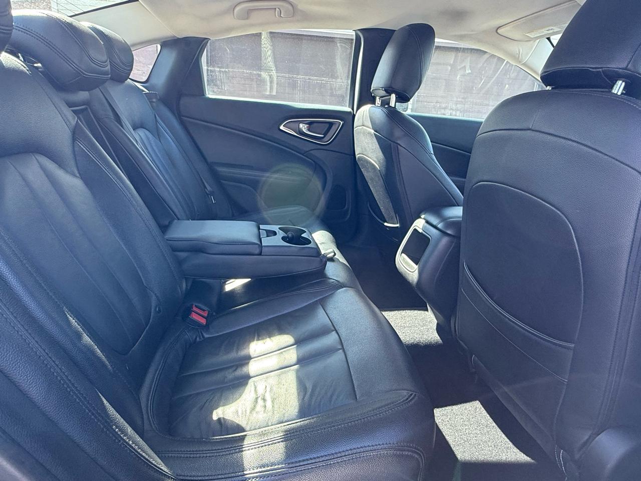 Chrysler 200 4dr Sdn Limited FWD 2016