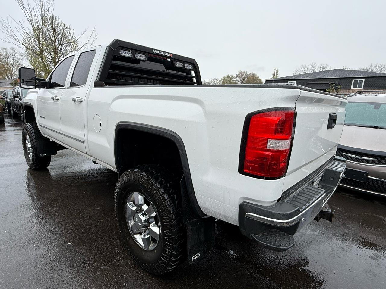 GMC Sierra 2500HD 4WD Double Cab 144.2" SLT 2015