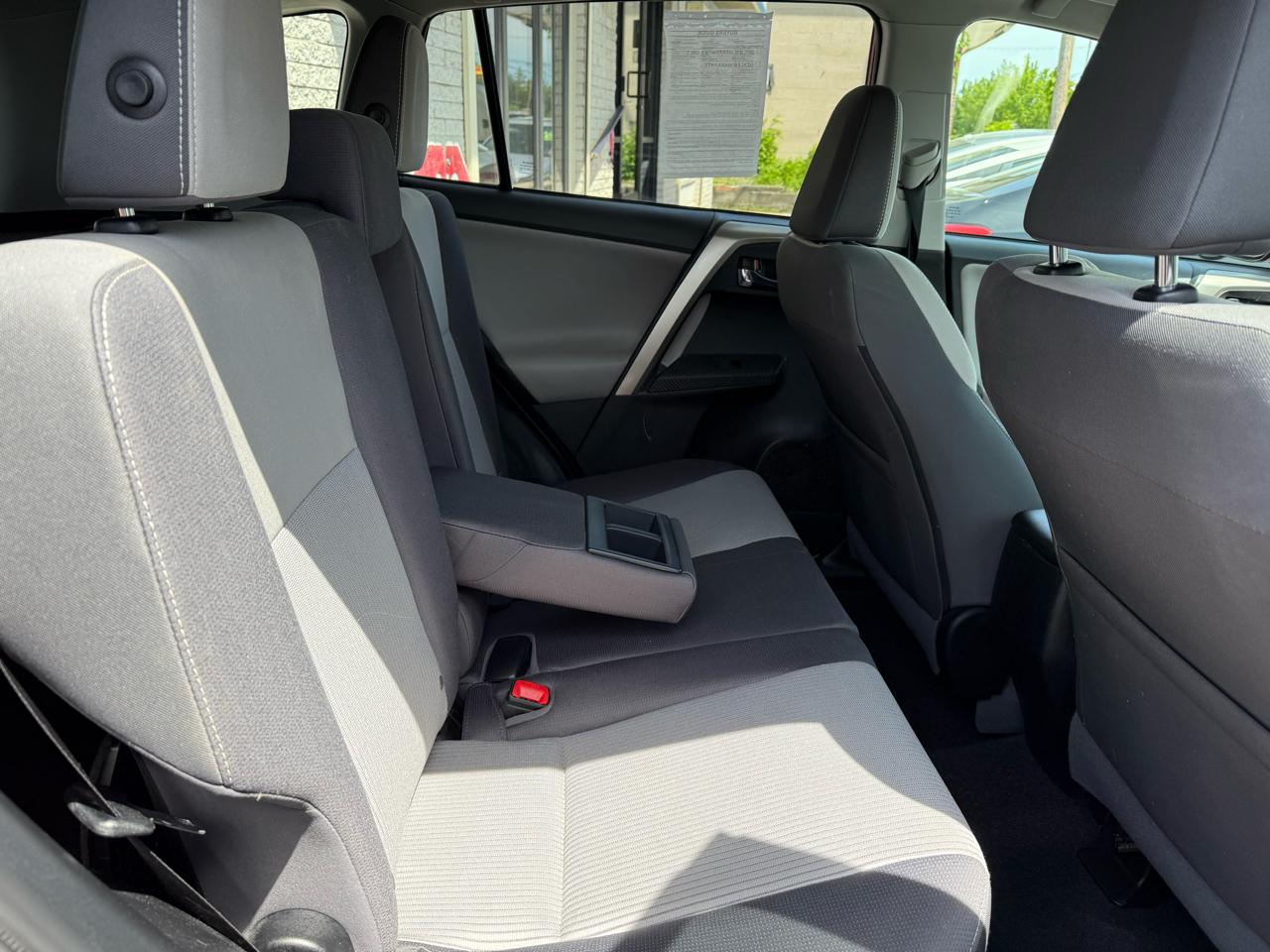 Toyota RAV4 AWD 4dr XLE (Natl) 2015