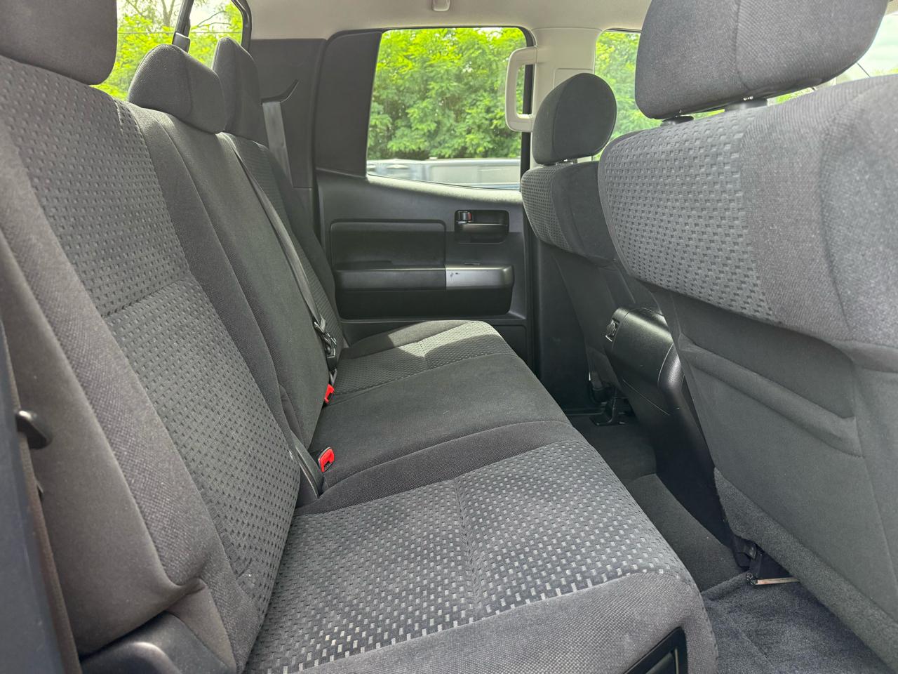 Toyota Tundra 4WD Truck Dbl 5.7L V8 6-Spd AT (Natl) 2010