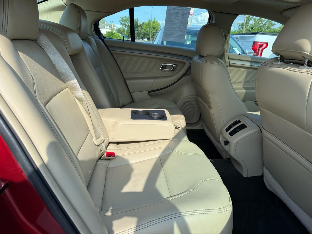 Ford Taurus 4dr Sdn SEL FWD 2014
