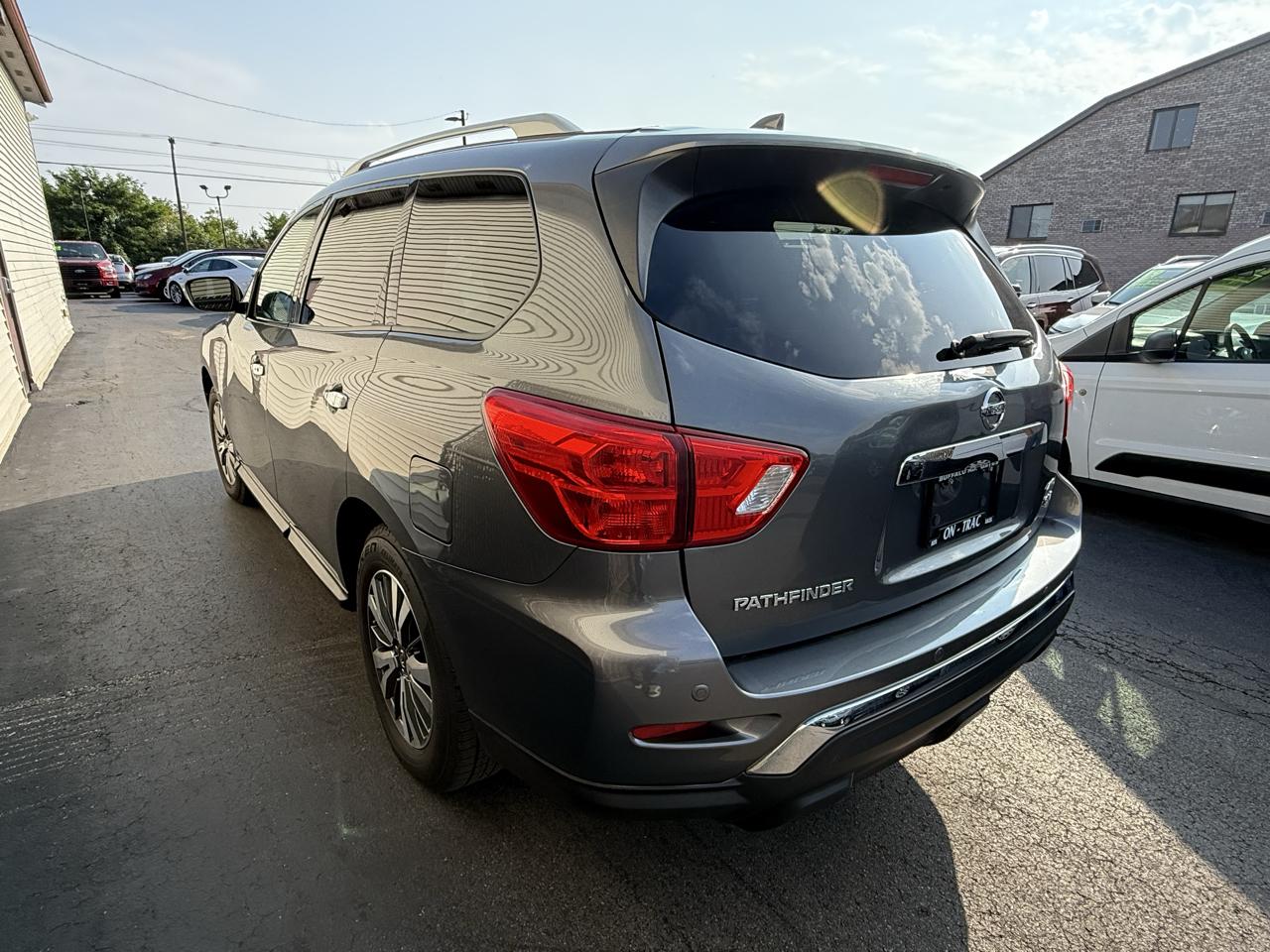 Nissan Pathfinder 4x4 SV 2019