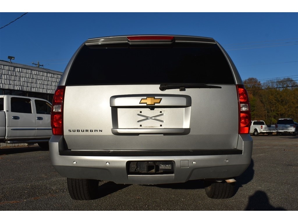 Chevrolet Suburban 2WD 4dr LT 2014