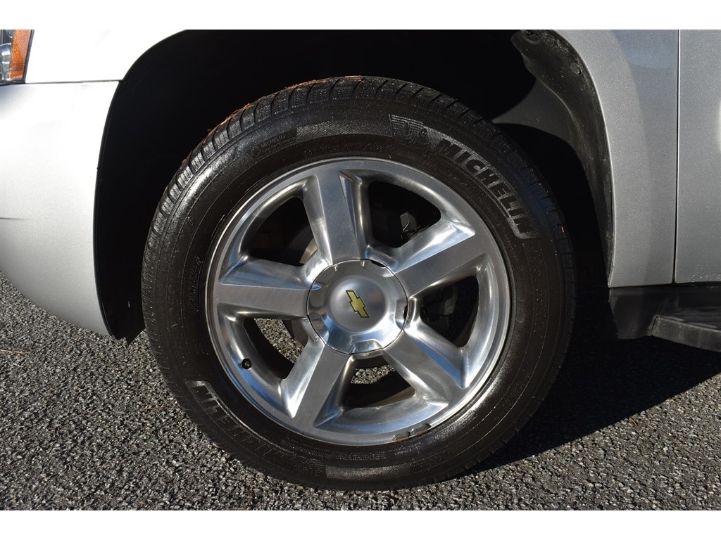 Chevrolet Suburban 2WD 4dr LT 2014