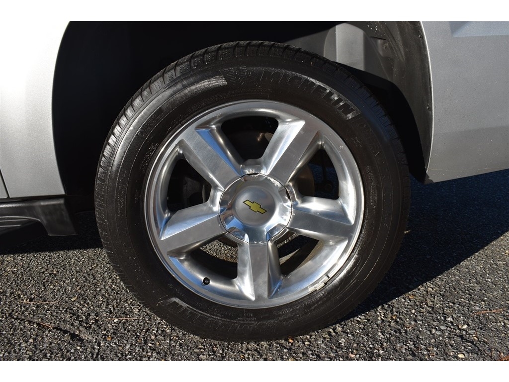 Chevrolet Suburban 2WD 4dr LT 2014