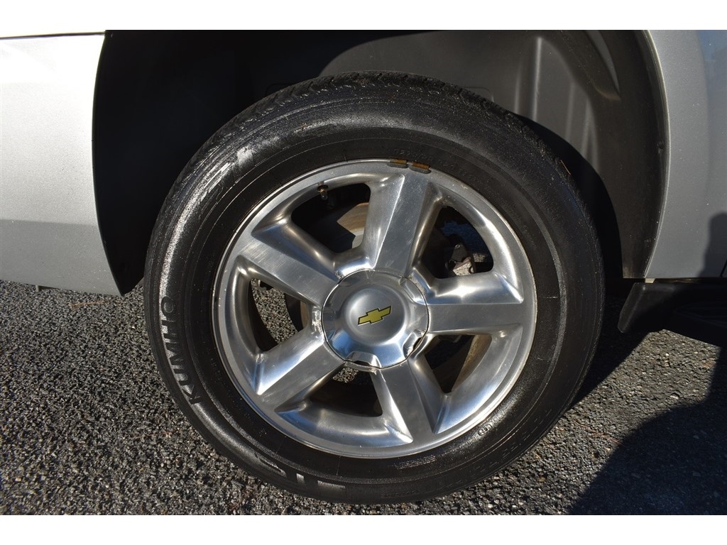 Chevrolet Suburban 2WD 4dr LT 2014