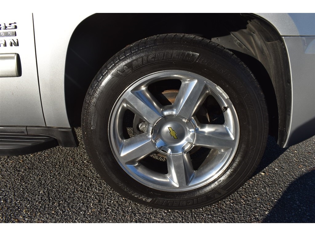 Chevrolet Suburban 2WD 4dr LT 2014