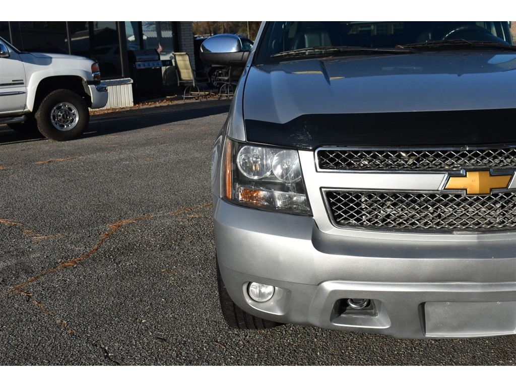 Chevrolet Suburban 2WD 4dr LT 2014