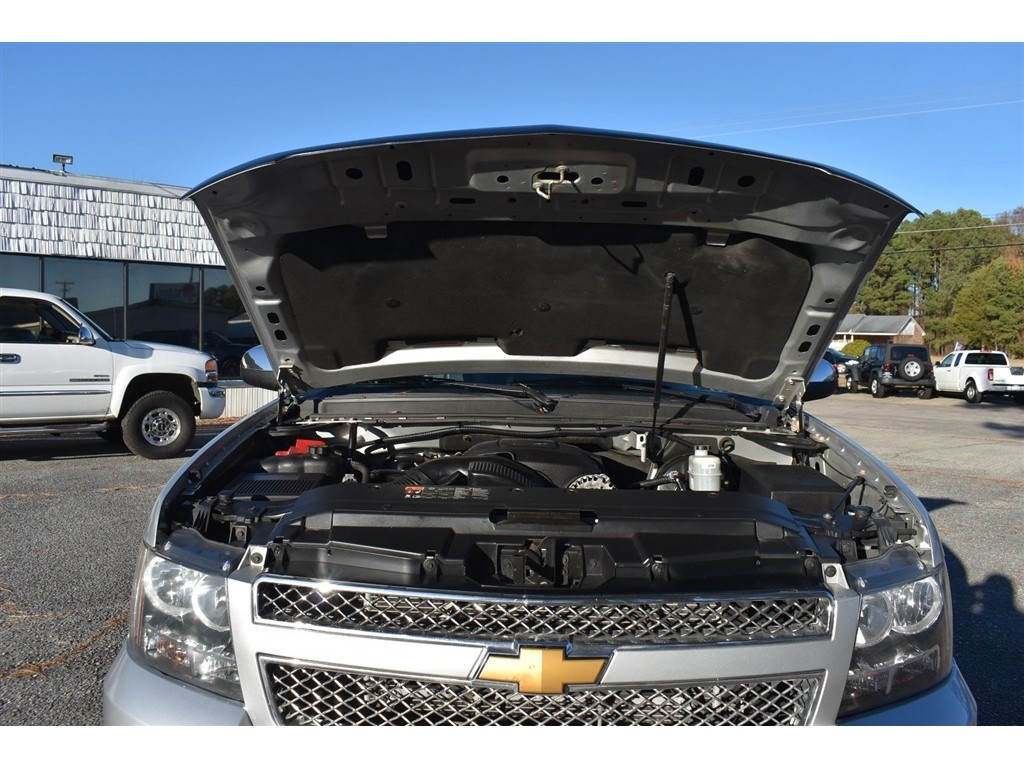 Chevrolet Suburban 2WD 4dr LT 2014