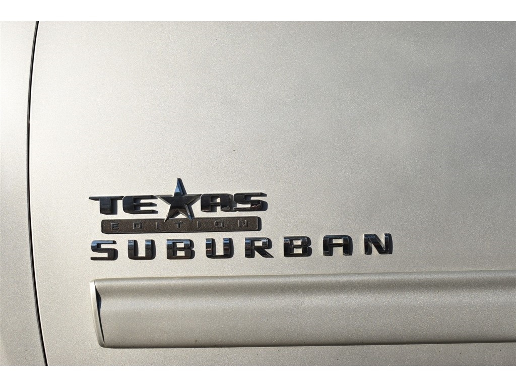 Chevrolet Suburban 2WD 4dr LT 2014