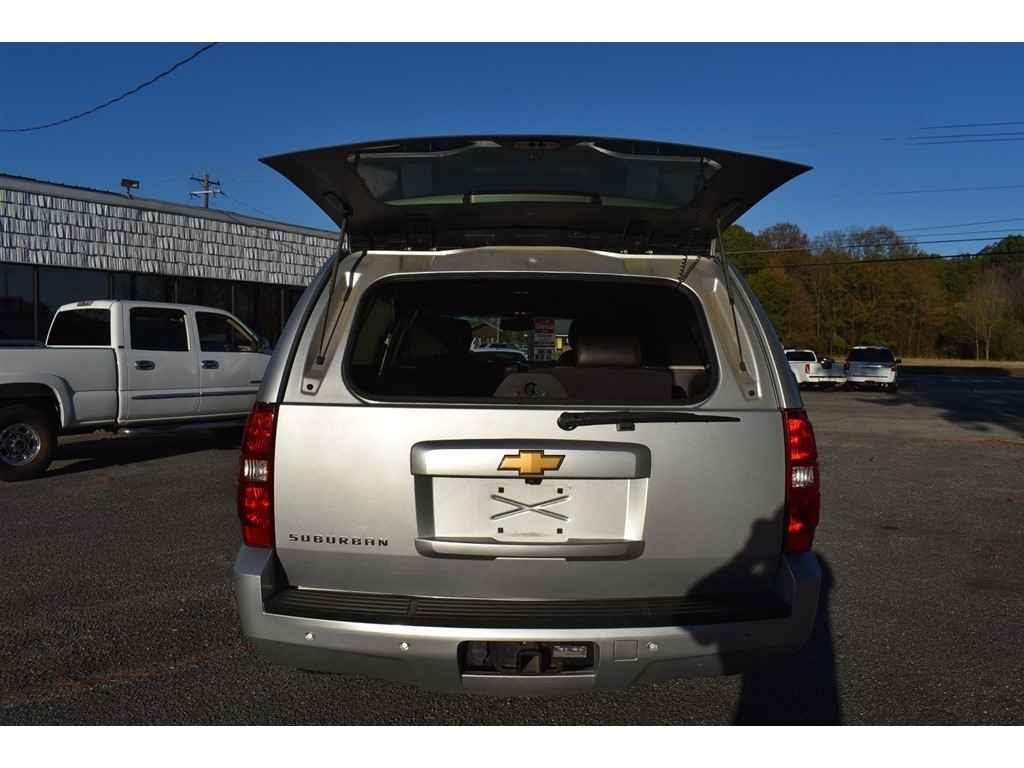 Chevrolet Suburban 2WD 4dr LT 2014