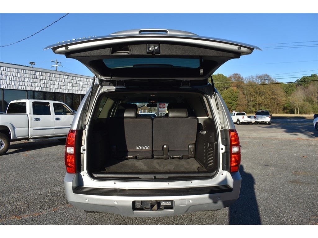 Chevrolet Suburban 2WD 4dr LT 2014