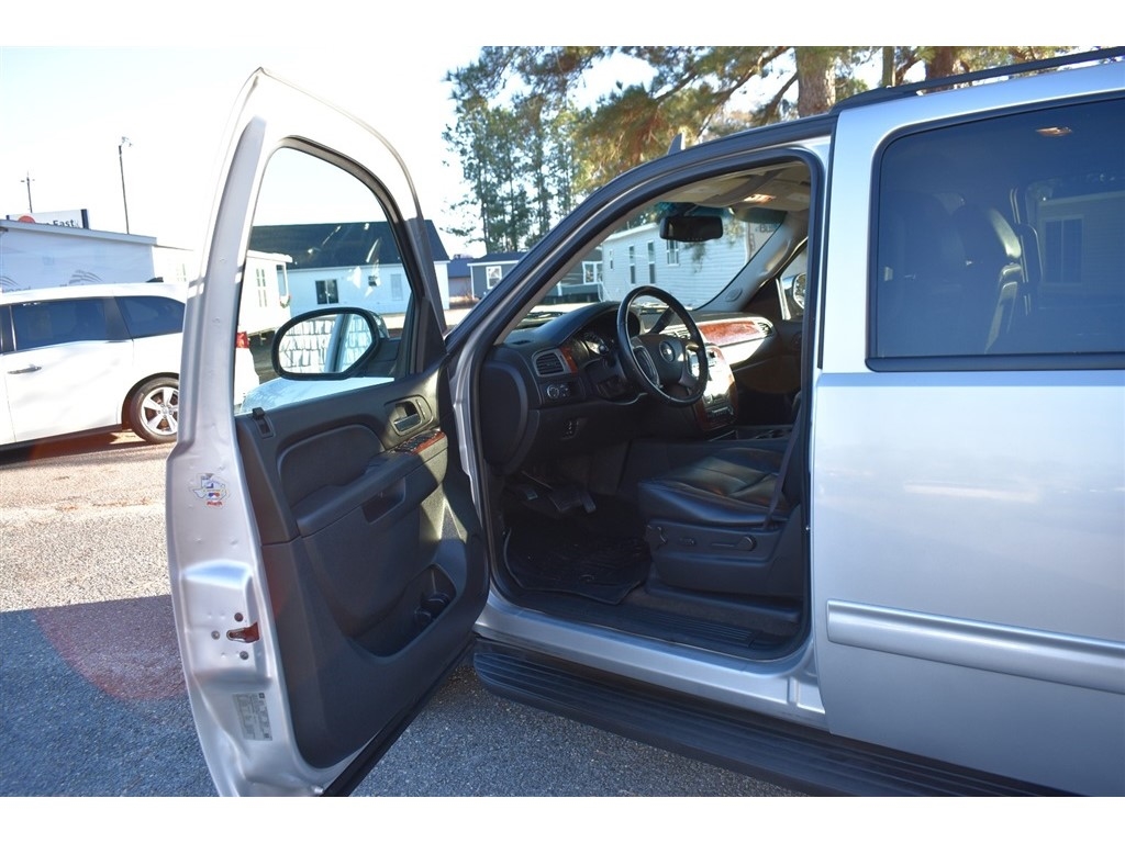 Chevrolet Suburban 2WD 4dr LT 2014