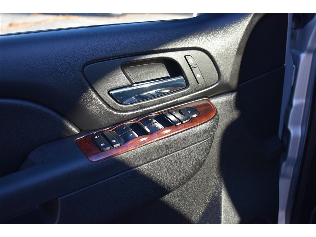 Chevrolet Suburban 2WD 4dr LT 2014