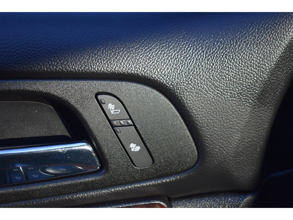 Chevrolet Suburban 2WD 4dr LT 2014