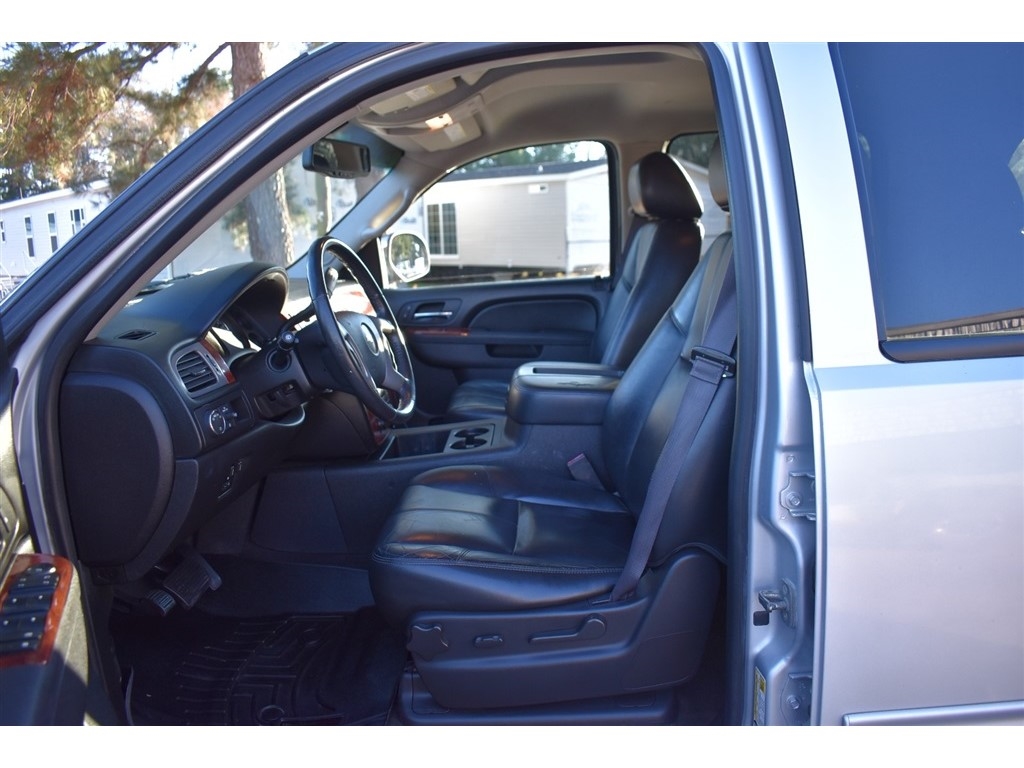 Chevrolet Suburban 2WD 4dr LT 2014