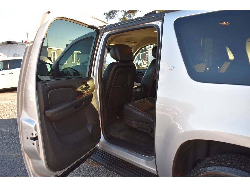 Chevrolet Suburban 2WD 4dr LT 2014