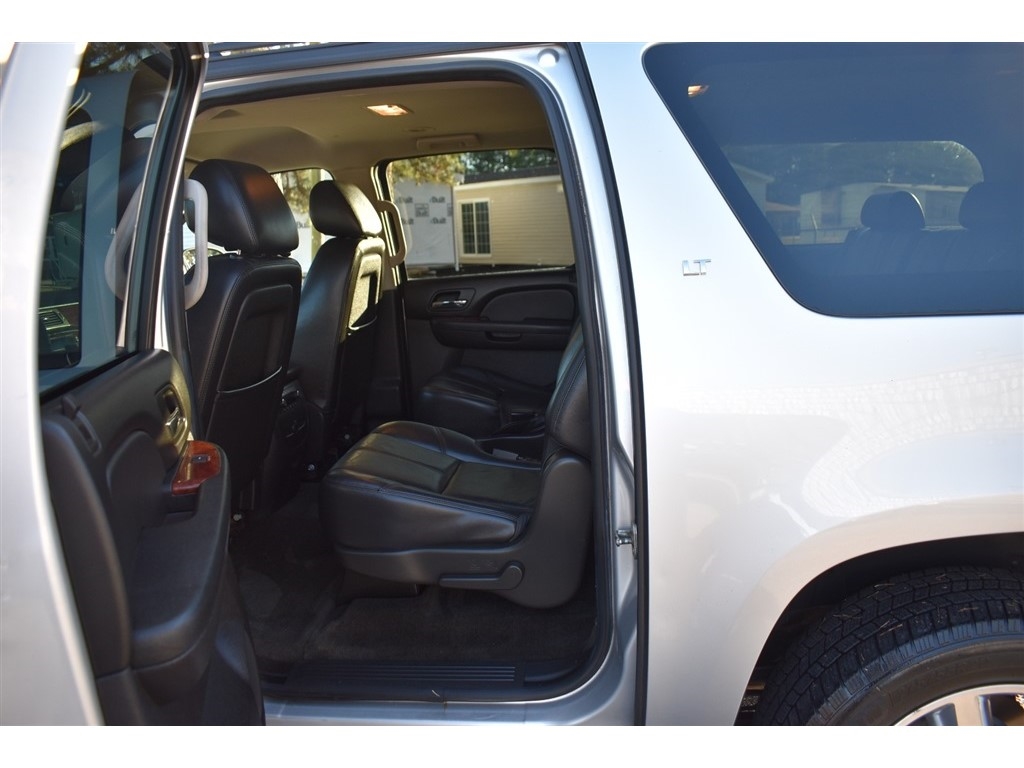 Chevrolet Suburban 2WD 4dr LT 2014